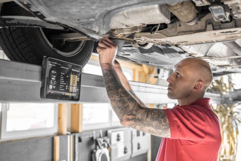 Arbeiten unter dem Auto